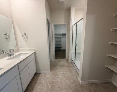 2512 Pikes Peak Way - Photo Thumbnail 12