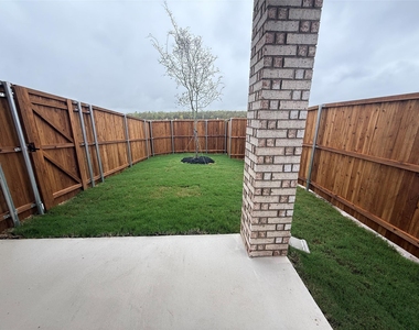 2512 Pikes Peak Way - Photo Thumbnail 14