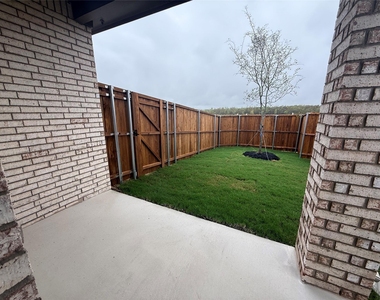 2512 Pikes Peak Way - Photo Thumbnail 15