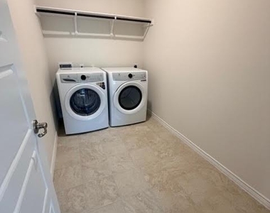 2512 Pikes Peak Way - Photo Thumbnail 10