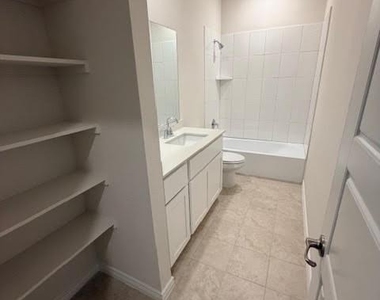 2512 Pikes Peak Way - Photo Thumbnail 5
