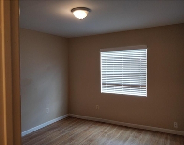 4318 Cicero Street - Photo Thumbnail 7