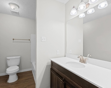 429 Johnson Street - Photo Thumbnail 10