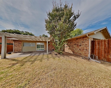 1205 Harvest Glen Drive - Photo Thumbnail 20