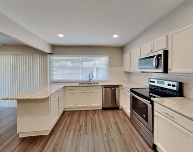 1205 Harvest Glen Drive - Photo Thumbnail 6