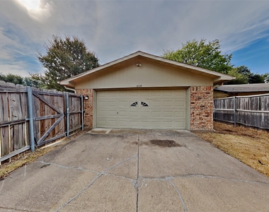 1205 Harvest Glen Drive - Photo Thumbnail 19