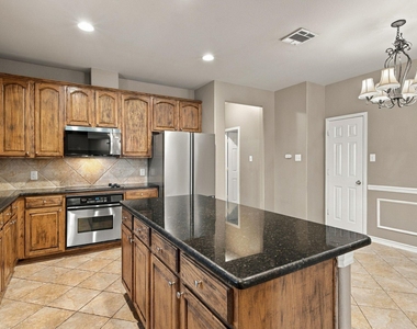 9424 Snowberry Drive - Photo Thumbnail 12