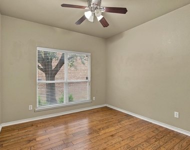 9424 Snowberry Drive - Photo Thumbnail 15