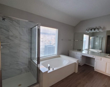 4609 Parkview Lane - Photo Thumbnail 9