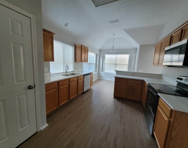 4609 Parkview Lane - Photo Thumbnail 6