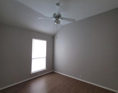 4609 Parkview Lane - Photo Thumbnail 14