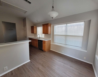 4609 Parkview Lane - Photo Thumbnail 8