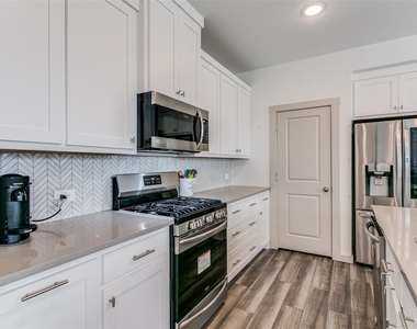 2744 Parkview Place - Photo Thumbnail 5
