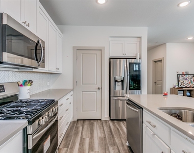 2744 Parkview Place - Photo Thumbnail 6