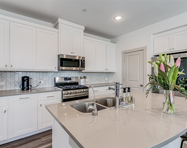2744 Parkview Place - Photo Thumbnail 4