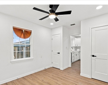 2716 Frazier Avenue - Photo Thumbnail 9