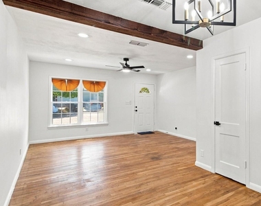 2716 Frazier Avenue - Photo Thumbnail 3