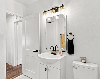 2716 Frazier Avenue - Photo Thumbnail 5