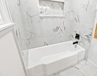 2716 Frazier Avenue - Photo Thumbnail 6