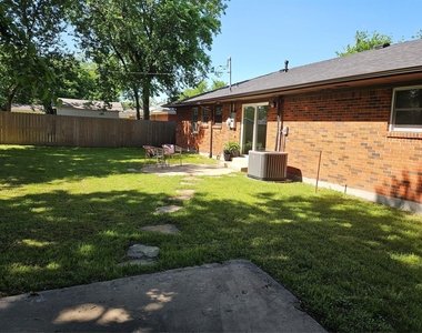 1306 N Powell Parkway - Photo Thumbnail 5