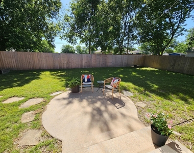 1306 N Powell Parkway - Photo Thumbnail 4