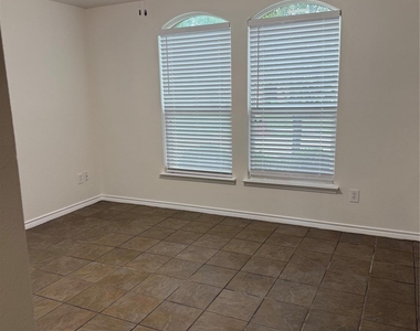 1306 N Powell Parkway - Photo Thumbnail 12