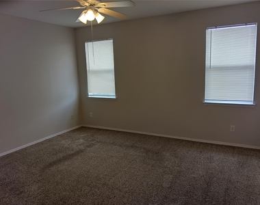 1133 Mockingbird Drive - Photo Thumbnail 11