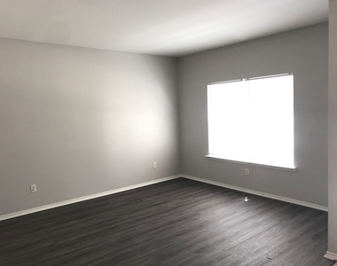2053 Meadow Park Drive - Photo Thumbnail 4