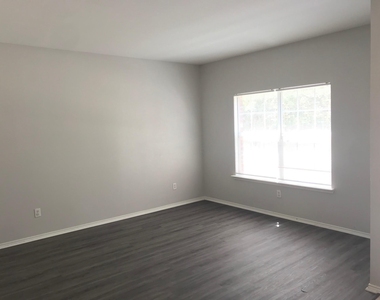 2053 Meadow Park Drive - Photo Thumbnail 6