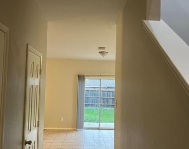 2053 Meadow Park Drive - Photo Thumbnail 5