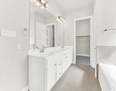 1415 Hickory Woods Way - Photo Thumbnail 21