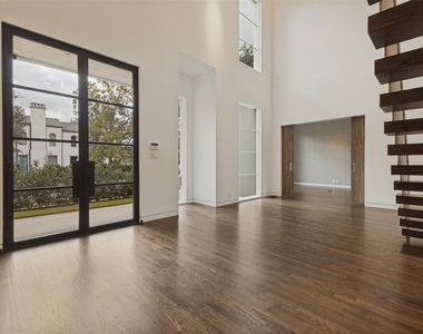 4352 Fairfax Avenue - Photo Thumbnail 8