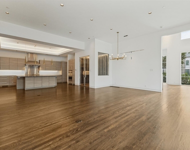 4352 Fairfax Avenue - Photo Thumbnail 16
