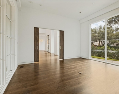 4352 Fairfax Avenue - Photo Thumbnail 9