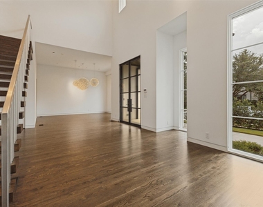 4352 Fairfax Avenue - Photo Thumbnail 6