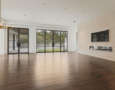 4352 Fairfax Avenue - Photo Thumbnail 15