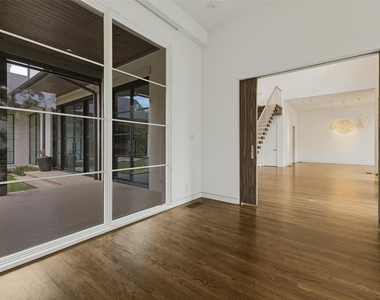 4352 Fairfax Avenue - Photo Thumbnail 10
