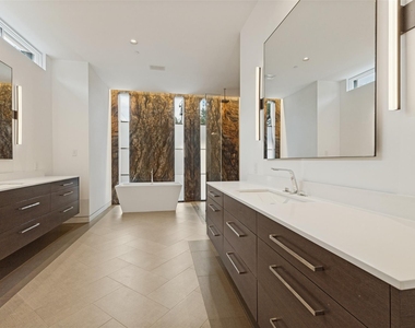 4352 Fairfax Avenue - Photo Thumbnail 23