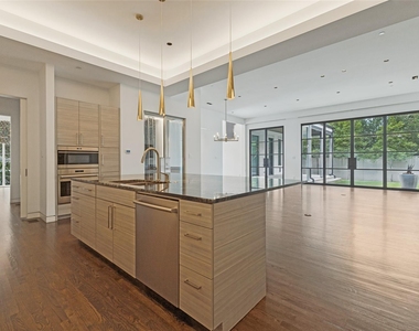 4352 Fairfax Avenue - Photo Thumbnail 19
