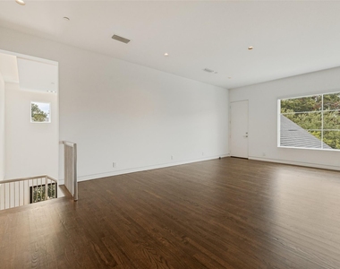 4352 Fairfax Avenue - Photo Thumbnail 27