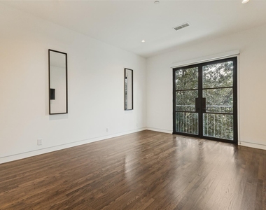 4352 Fairfax Avenue - Photo Thumbnail 28