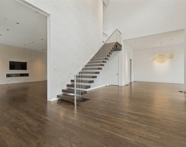 4352 Fairfax Avenue - Photo Thumbnail 7