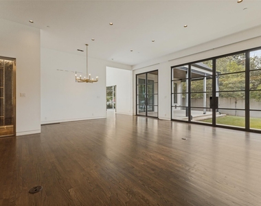 4352 Fairfax Avenue - Photo Thumbnail 14