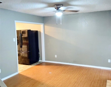 3225 Cortez Drive - Photo Thumbnail 6