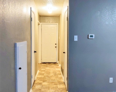 3225 Cortez Drive - Photo Thumbnail 8