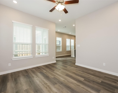 704 Painted Loon Drive - Photo Thumbnail 8