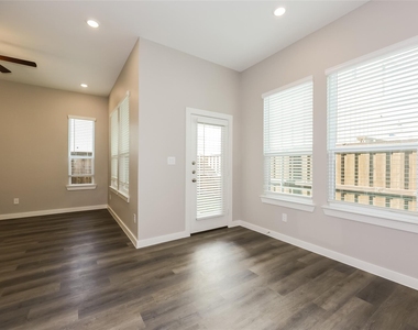 704 Painted Loon Drive - Photo Thumbnail 6