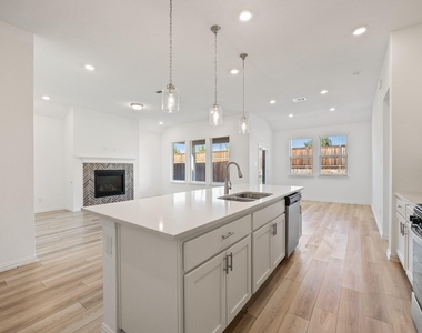 1836 Lockhart Drive - Photo Thumbnail 4