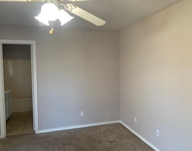 506 Valleyridge Court - Photo Thumbnail 5