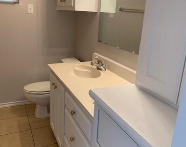 506 Valleyridge Court - Photo Thumbnail 9